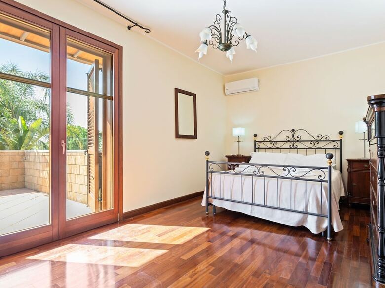 Peaceful Holiday Home In Punta Milocca With Private Pool