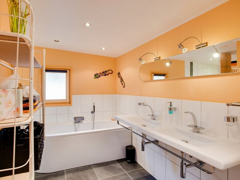 Cosy Bungalow In Meerlo With Garden