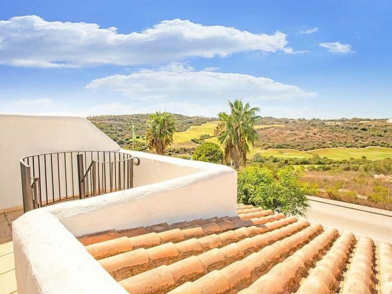 Spacious Apartment In San Roque With Swimming Pool