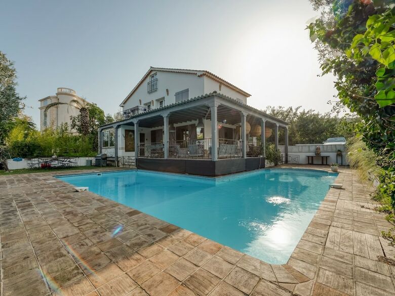 Lavish Villa In Gassin With Swimming Pool