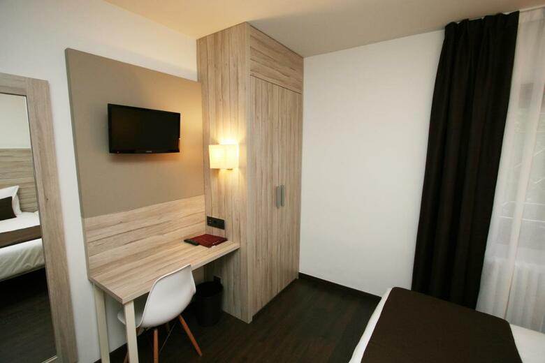 Hotel Pyr�n�es