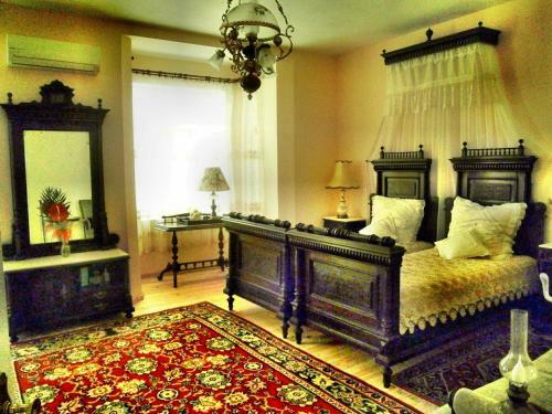 Hostal Retro - 19th Century Guest House