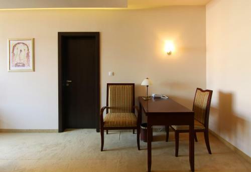 Vineyards Hotel