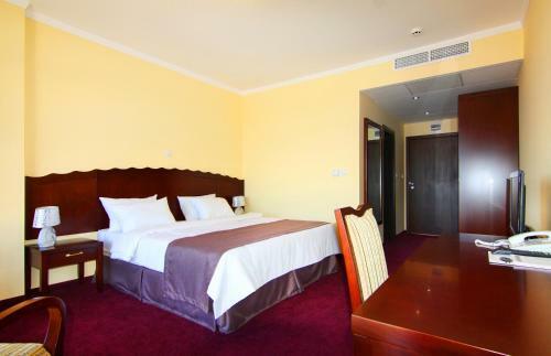 Vineyards Hotel