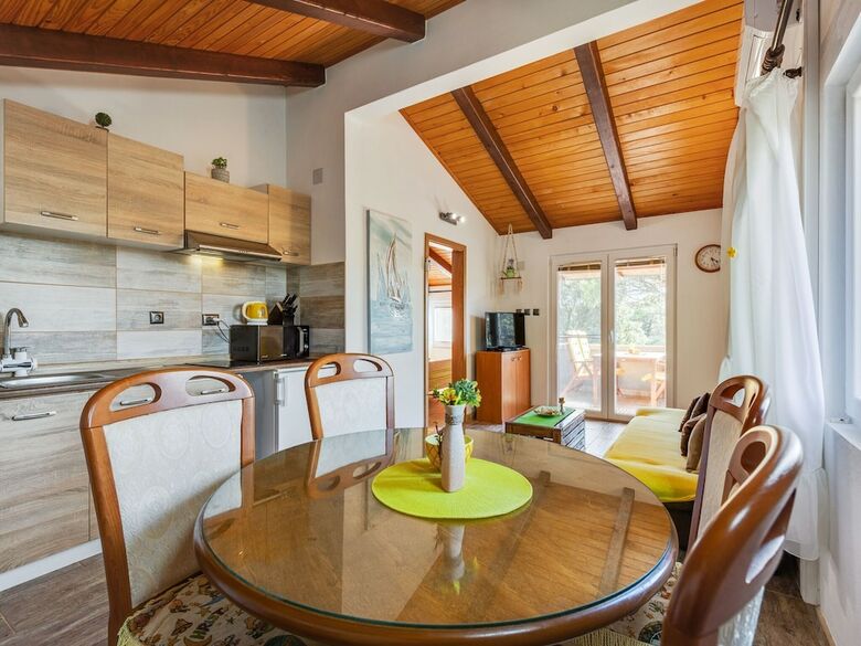 Rustic Cottage In Silba With Garden