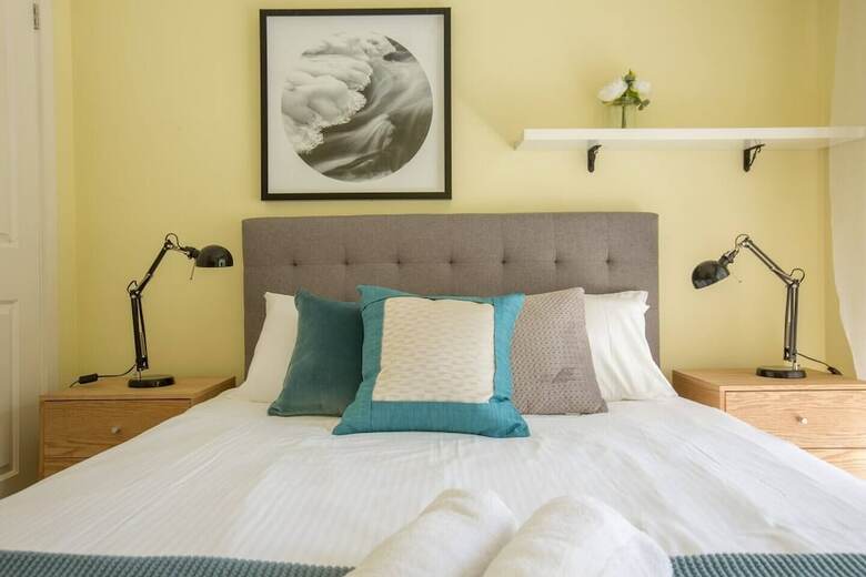 Spacious Comfortable Home In Wheelers Hill+pool