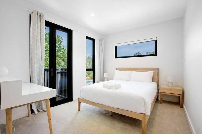 Designer Taste 2br Townhouse@hawthorn