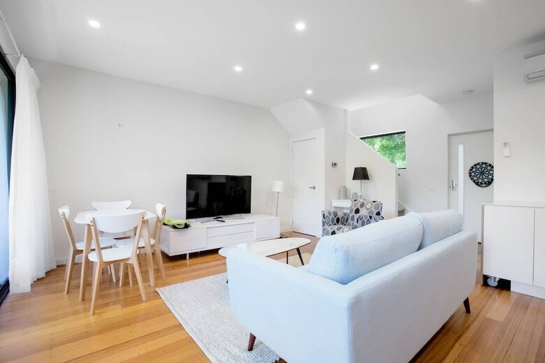 Designer Taste 2br Townhouse@hawthorn