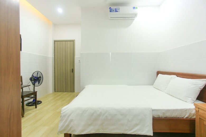 Hotel Oyo 1068 Fussa Hostel And Apartment