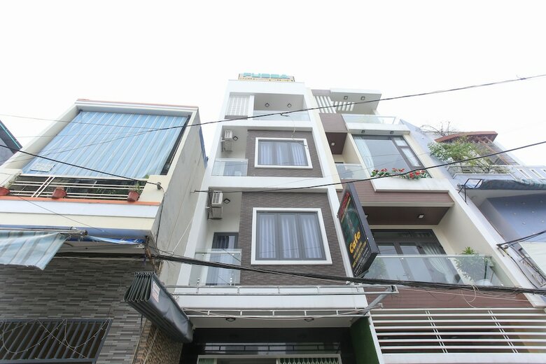 Hotel Oyo 1068 Fussa Hostel And Apartment