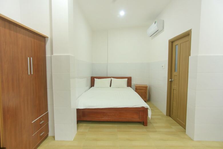 Hotel Oyo 1068 Fussa Hostel And Apartment