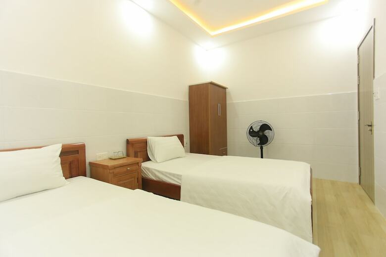 Hotel Oyo 1068 Fussa Hostel And Apartment