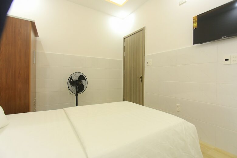 Hotel Oyo 1068 Fussa Hostel And Apartment