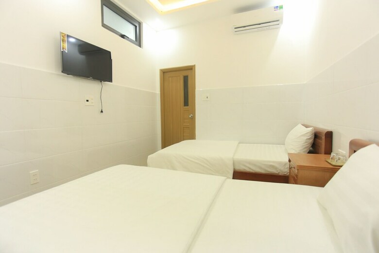 Hotel Oyo 1068 Fussa Hostel And Apartment