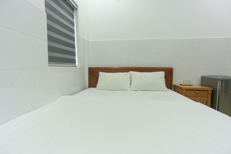 Hotel Oyo 1068 Fussa Hostel And Apartment