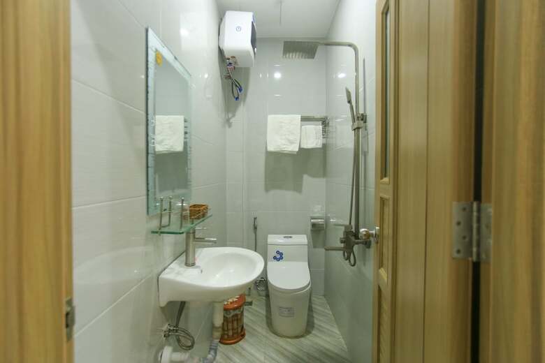 Hotel Oyo 1068 Fussa Hostel And Apartment