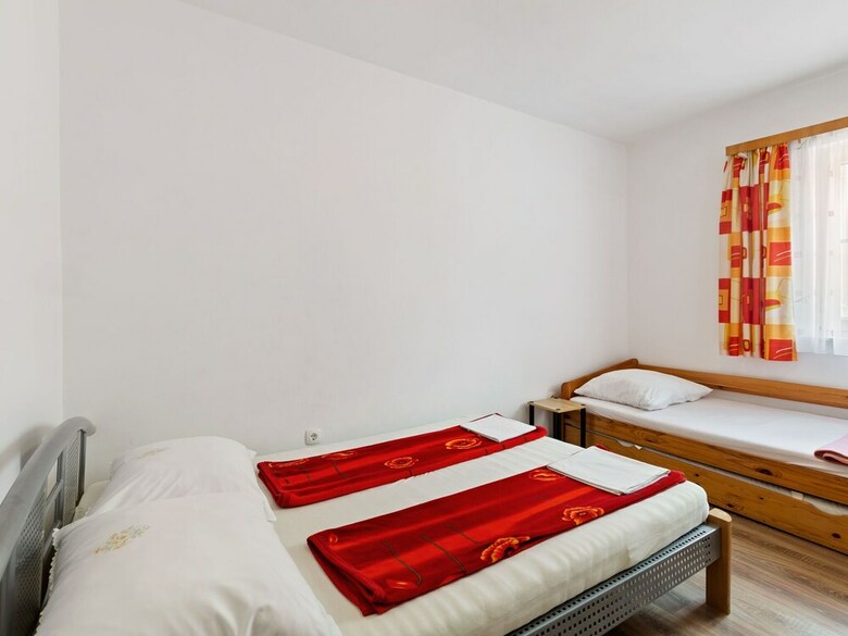 Simplistic Apartment In Jadranovo Near Sea Beach