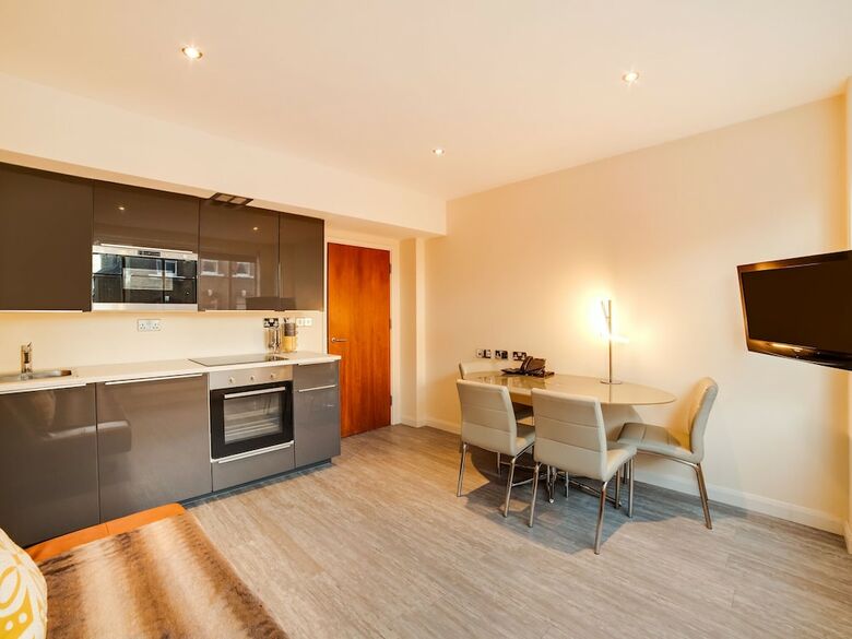 Modern Apartment In London With Sauna