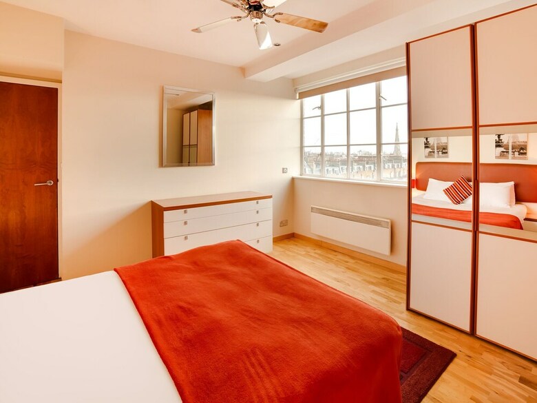 Modern Apartment In London With Sauna
