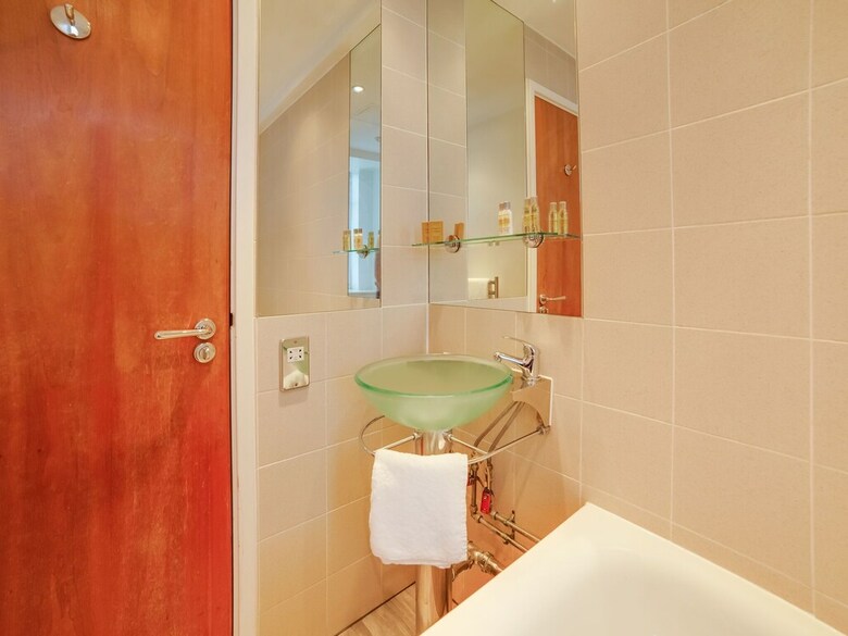 Apartamentos Simplistic Studio In London With Jacuzzi