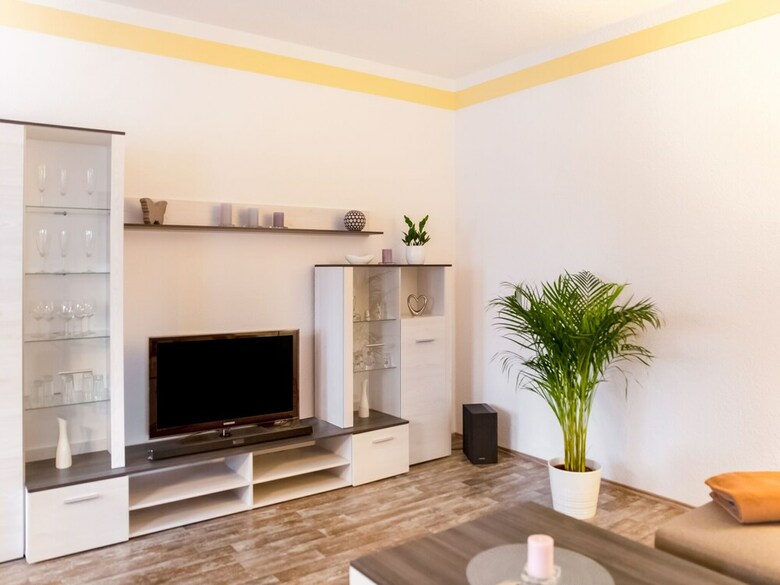Simplistic Apartment In Neukieritzsch With Garden