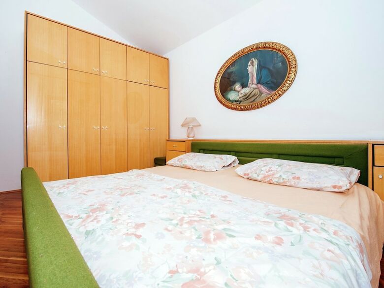 Alluring Apartment In Seline With Garden