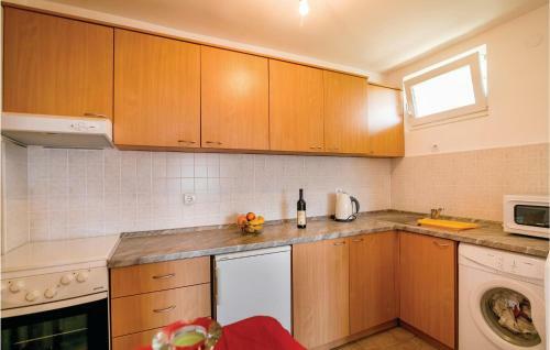 Four-bedroom Holiday Home In Herceg Novi