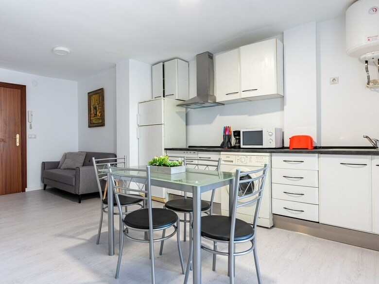 Simplistic Holiday Home In M�laga Near Moorish Castle
