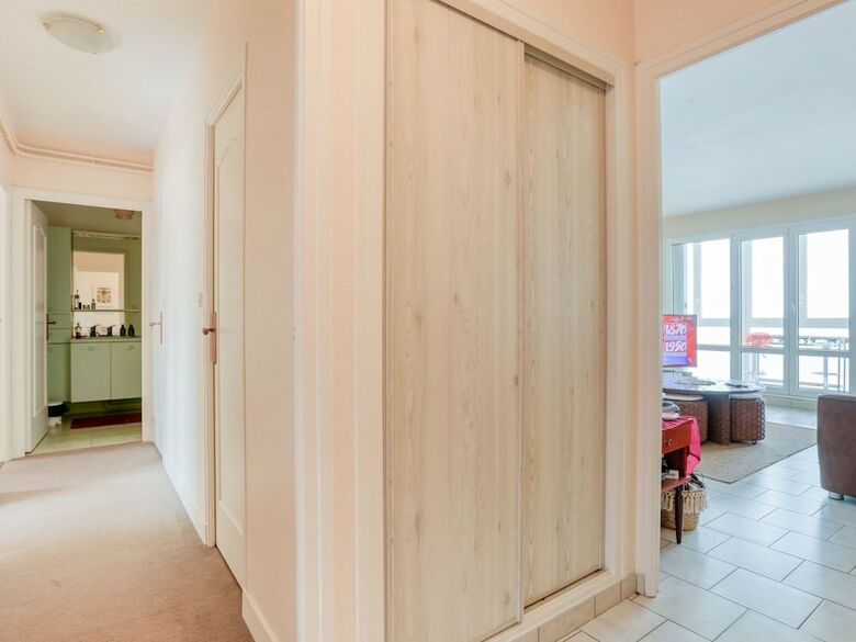 Beachfront Apartment In Grancamp-maisy With Terrace