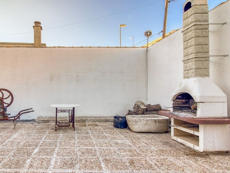Fascinating Holiday Home In Villaca�as With Swimming Pool