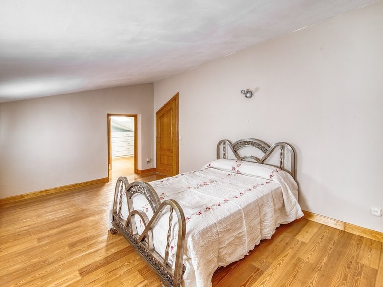 Fascinating Holiday Home In Villaca�as With Swimming Pool