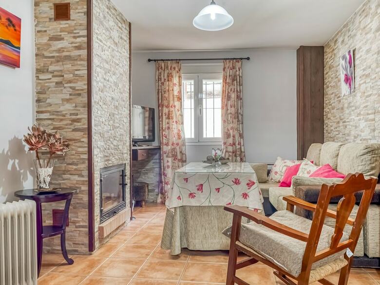 Beautiful Holiday Home In Benamahoma With Fireplace