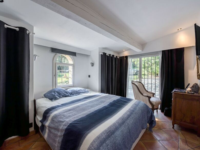 Charming Villa With Private Pool And In Quiet Area In La M�le