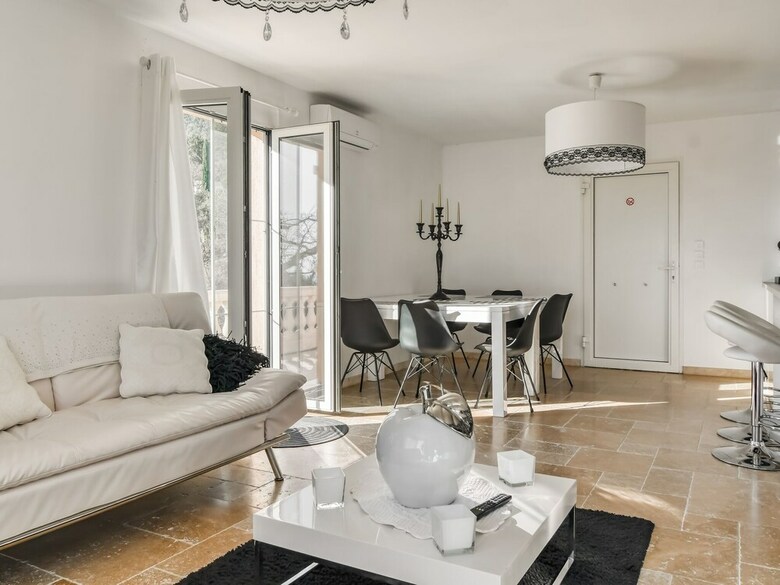 Plush Villa In Le Cannet-des-maures With Private Pool