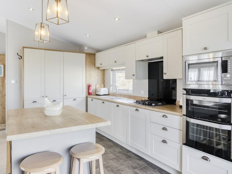 Cosy Home In Hastings With Balcony