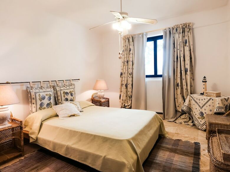 Vintage Holiday Home In Likorema With Terrace