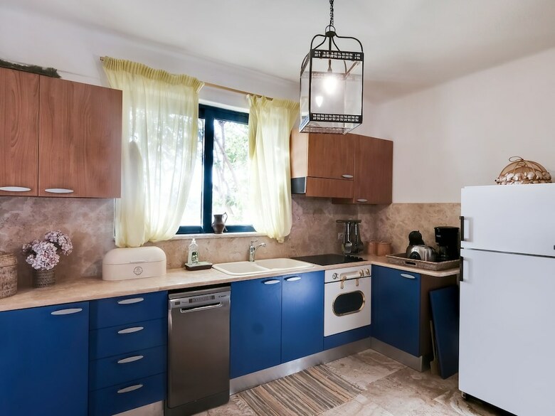 Vintage Holiday Home In Likorema With Terrace