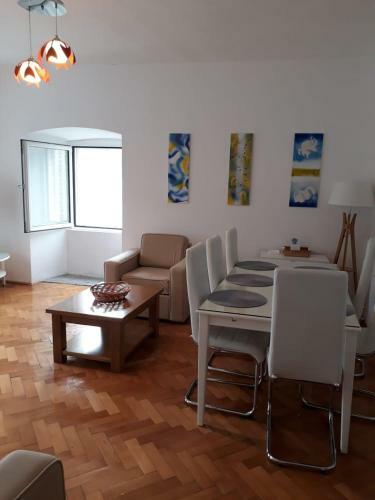 White Breeze Apartments