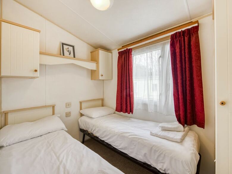 Serene Mobile Home In Hastings Near Smugglers Adventure