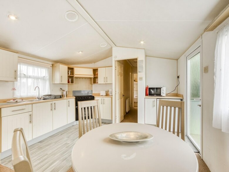 Serene Mobile Home In Hastings Near Smugglers Adventure