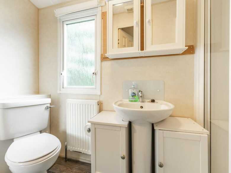 Serene Mobile Home In Hastings Near Smugglers Adventure