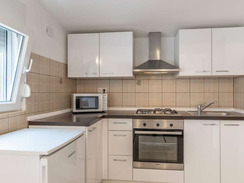 Waterfront Apartment In Vir With Balcony Near Seabeach