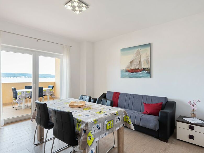 Simplistic Apartment In Nevi?ane Near Sea Beach
