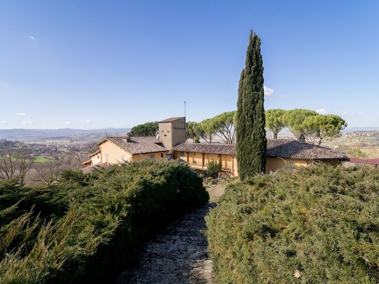 Vintage Holiday Home In Collazzone With Swimming Pool