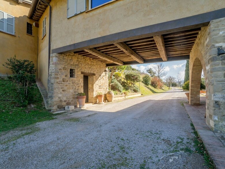 Vintage Holiday Home In Collazzone With Swimming Pool