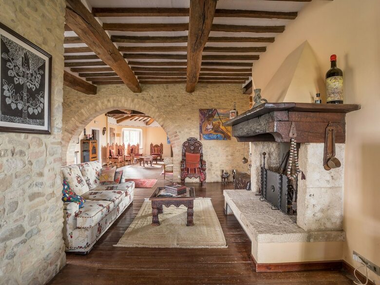 Vintage Holiday Home In Collazzone With Swimming Pool
