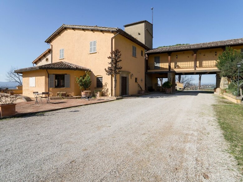 Vintage Holiday Home In Collazzone With Swimming Pool