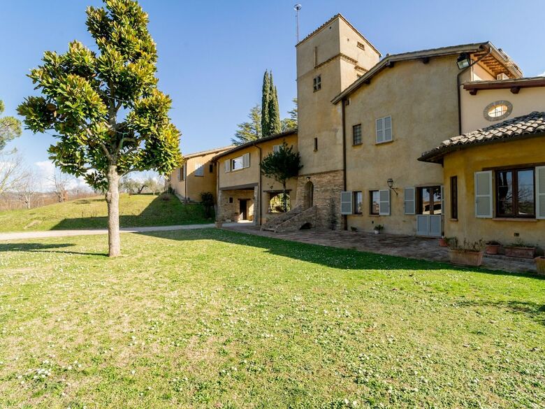Vintage Holiday Home In Collazzone With Swimming Pool