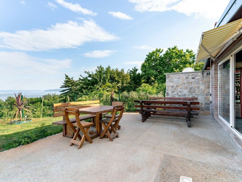 Simplistic Holiday Home In Lovran With Swimming Pool