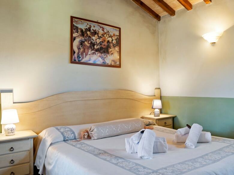 Quaint Cottage In Citt� Della Pieve With Swimming Pool